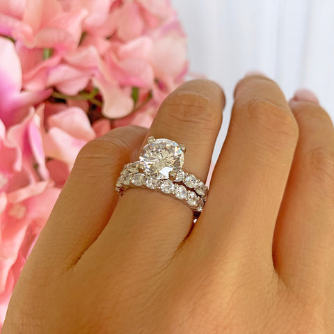 1.25 ctw Oval Accented Solitaire Set