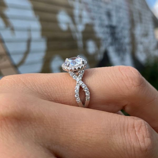 2.25 ctw Round Twisted Halo Ring