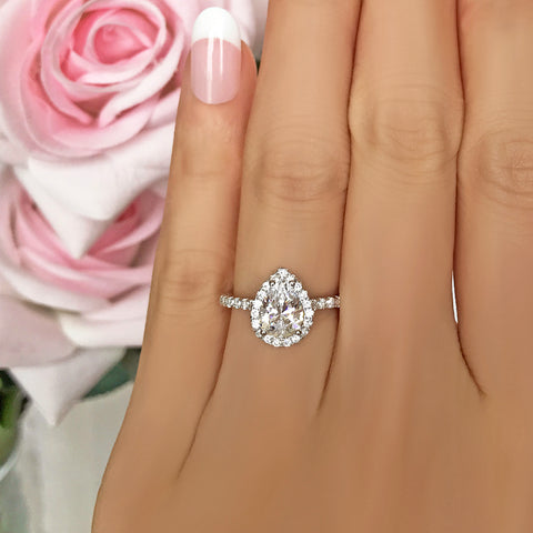 1.25 ctw Square Halo Ring