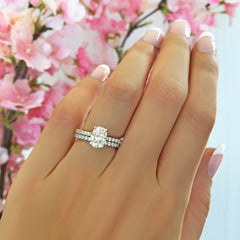 1.25 ctw Oval Accented Solitaire Set