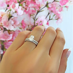 1.25 ctw Oval Accented Solitaire Set