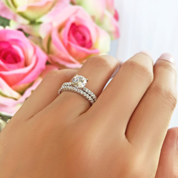 1.25 ctw Round Accented Solitaire Set