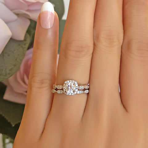 1.25 ctw Oval Accented Solitaire Set