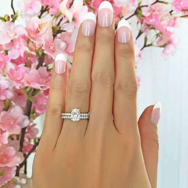 1.25 ctw Oval Accented Solitaire Set