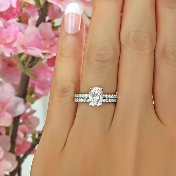 1.25 ctw Oval Accented Solitaire Set