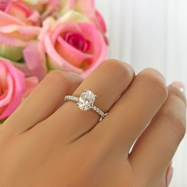 1.25 ctw Oval Accented Ring