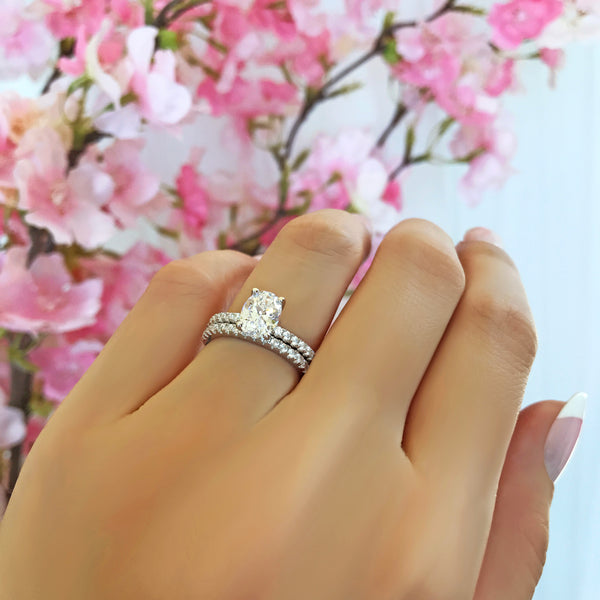 1.25 ctw Oval Accented Solitaire Set