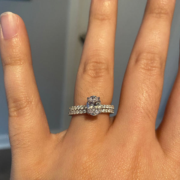 1.25 ctw Oval Accented Solitaire Set