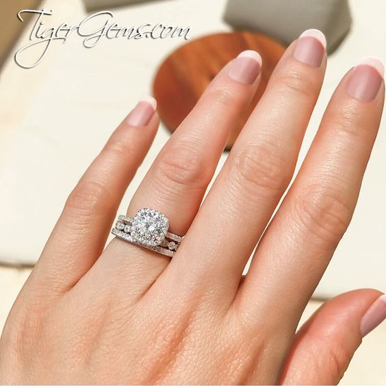 1.25 ctw Square Halo Ring